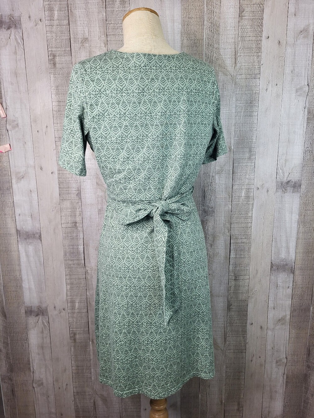 L.L Bean Green Printed Wrap-Style Women's Dress. Size Medium. Item 507253 - Picture 3 of 11